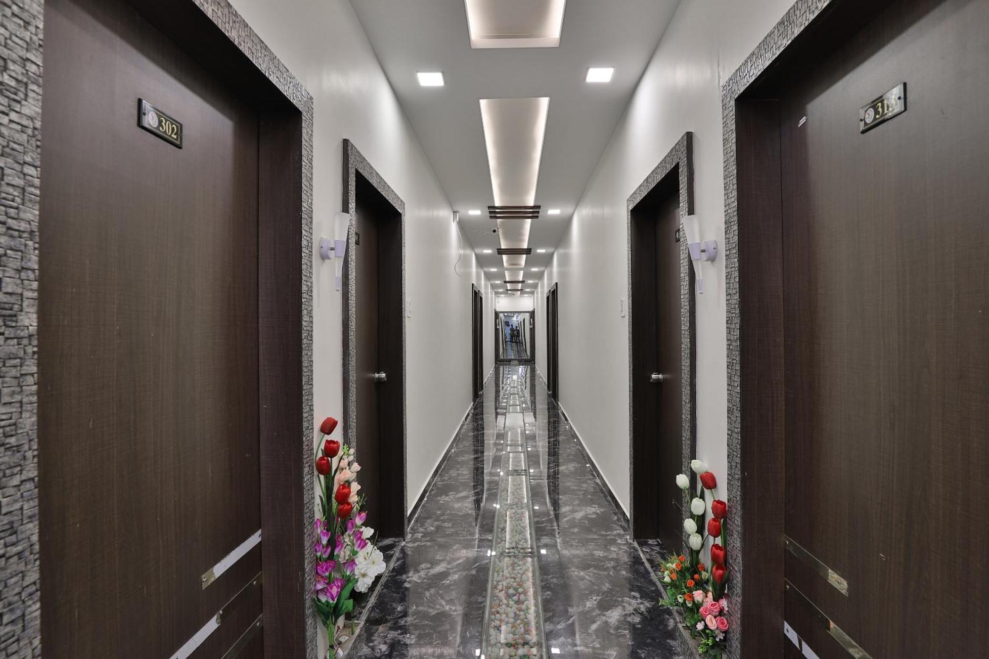 Hotel O Shiv Residency Gorwa エクステリア 写真