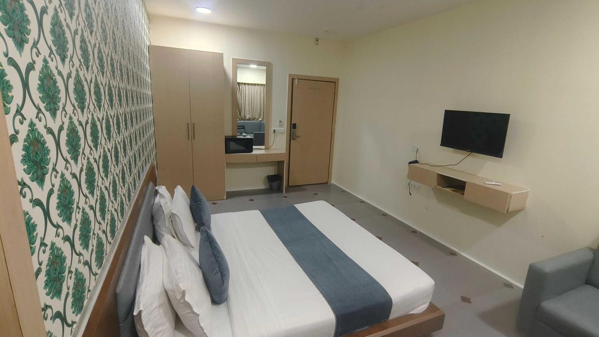 Hotel O Shiv Residency Gorwa エクステリア 写真